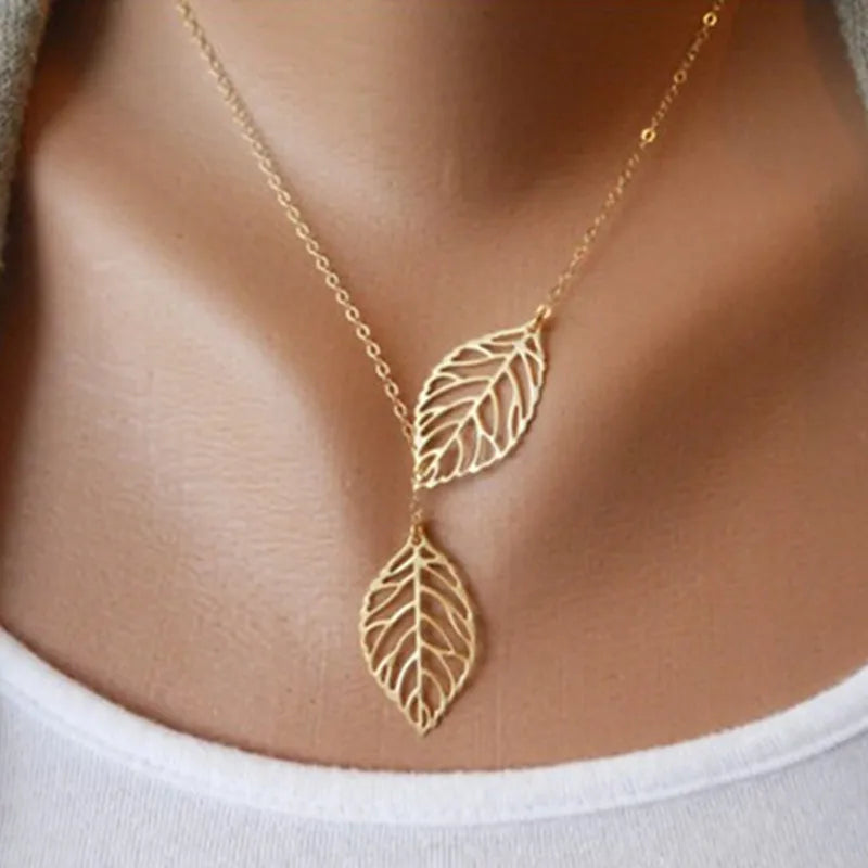 Collier feuille en argenté