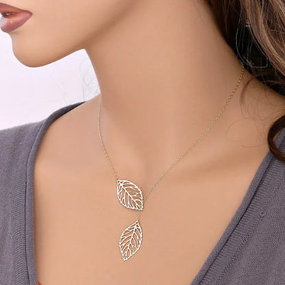 Collier feuille en argenté