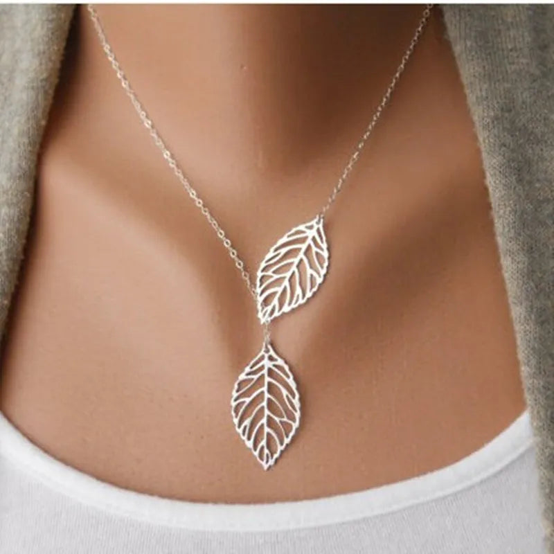 Collier feuille en argenté