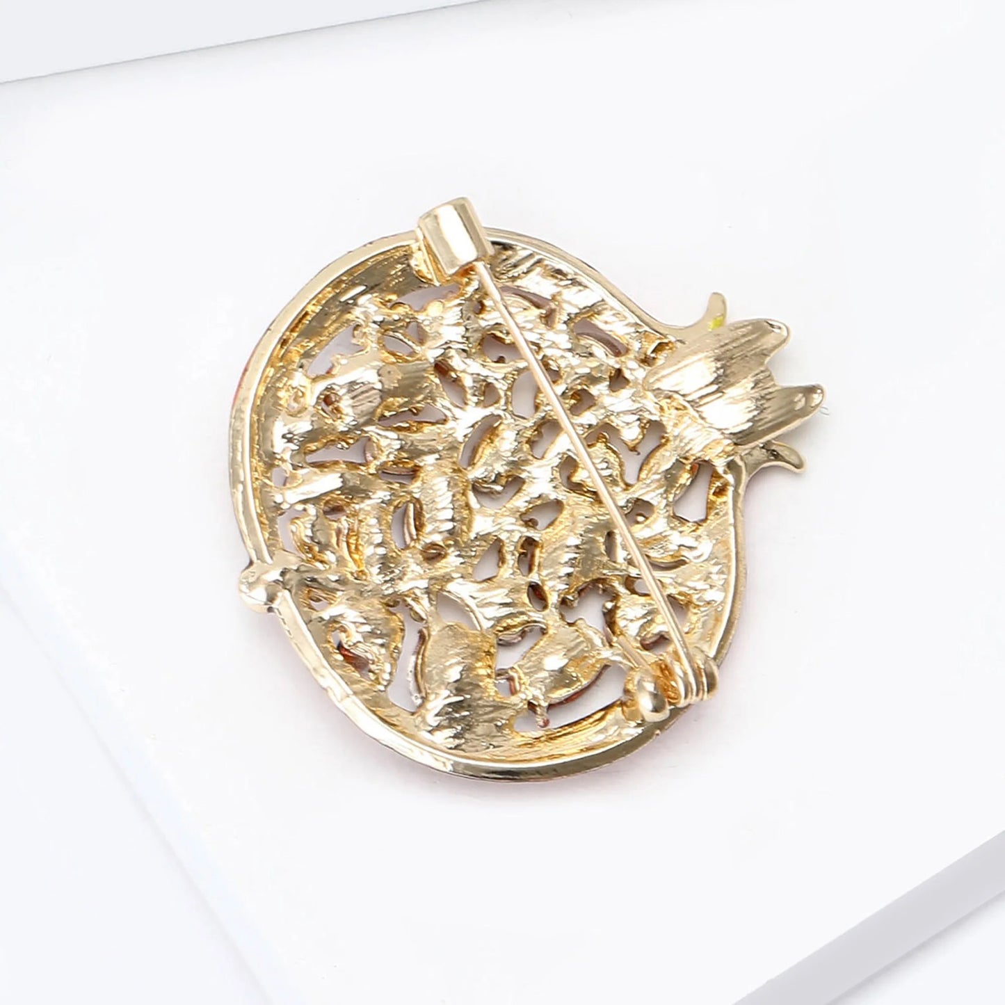 Broche grenade en cristal