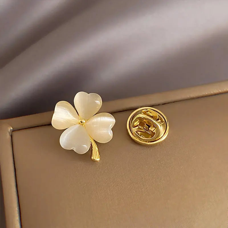 Broche fleur intemporelle