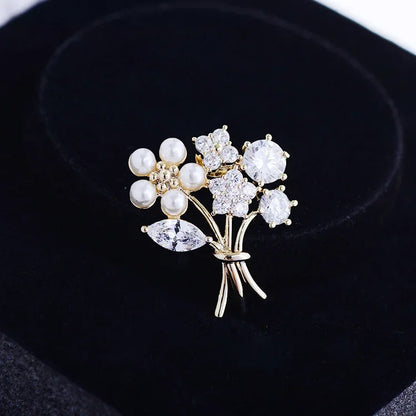 Broche fleur intemporelle