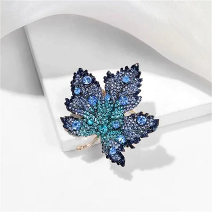 Broche feuille en cristal