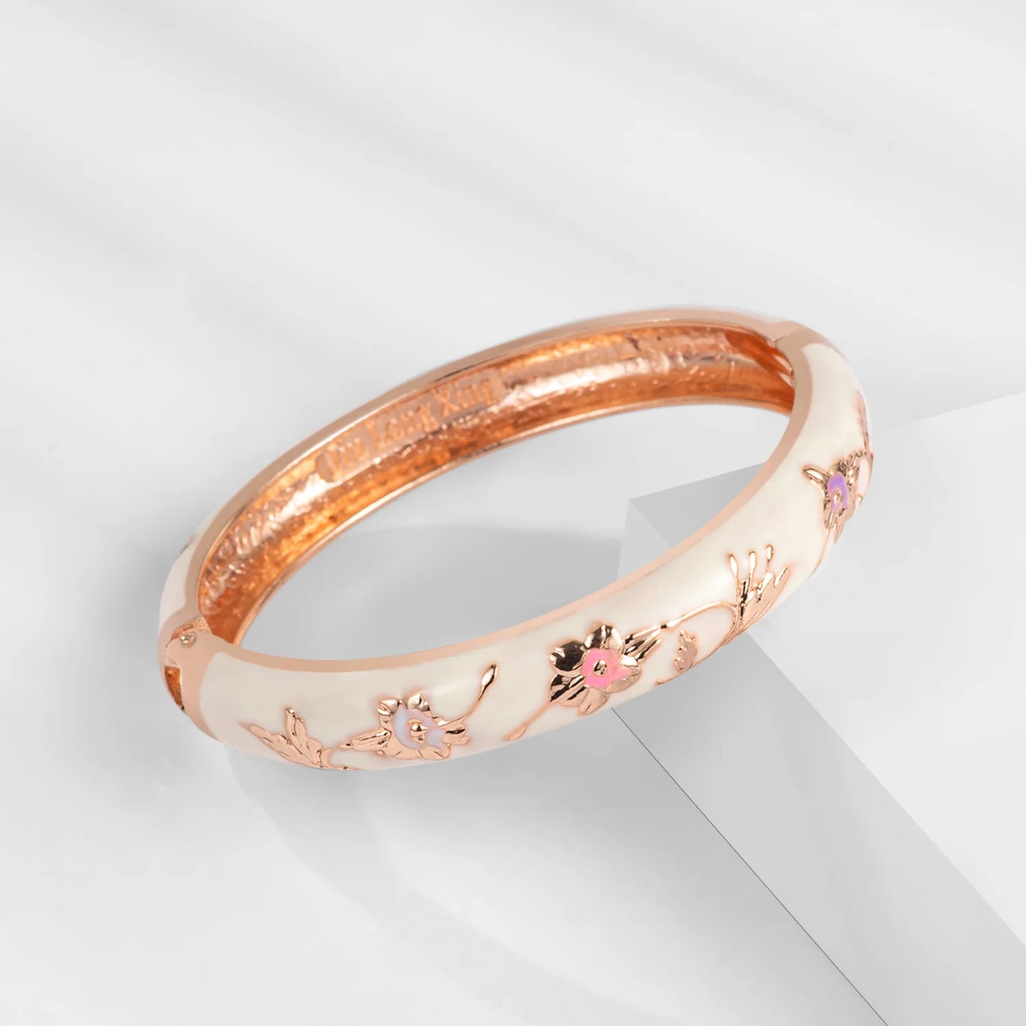Bracelet jonc en émail
