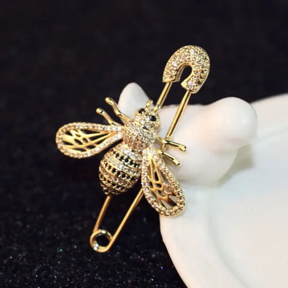 Broche abeille en cristal