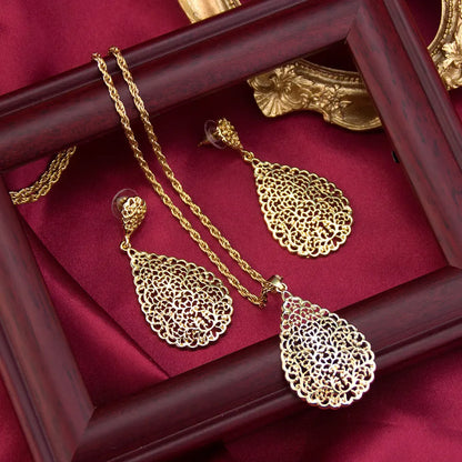 Boucles d'oreilles pendantes en doré