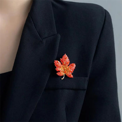 Broche feuille en cristal