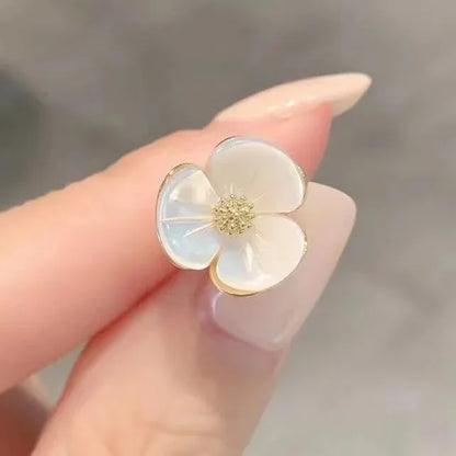 Broche fleur intemporelle