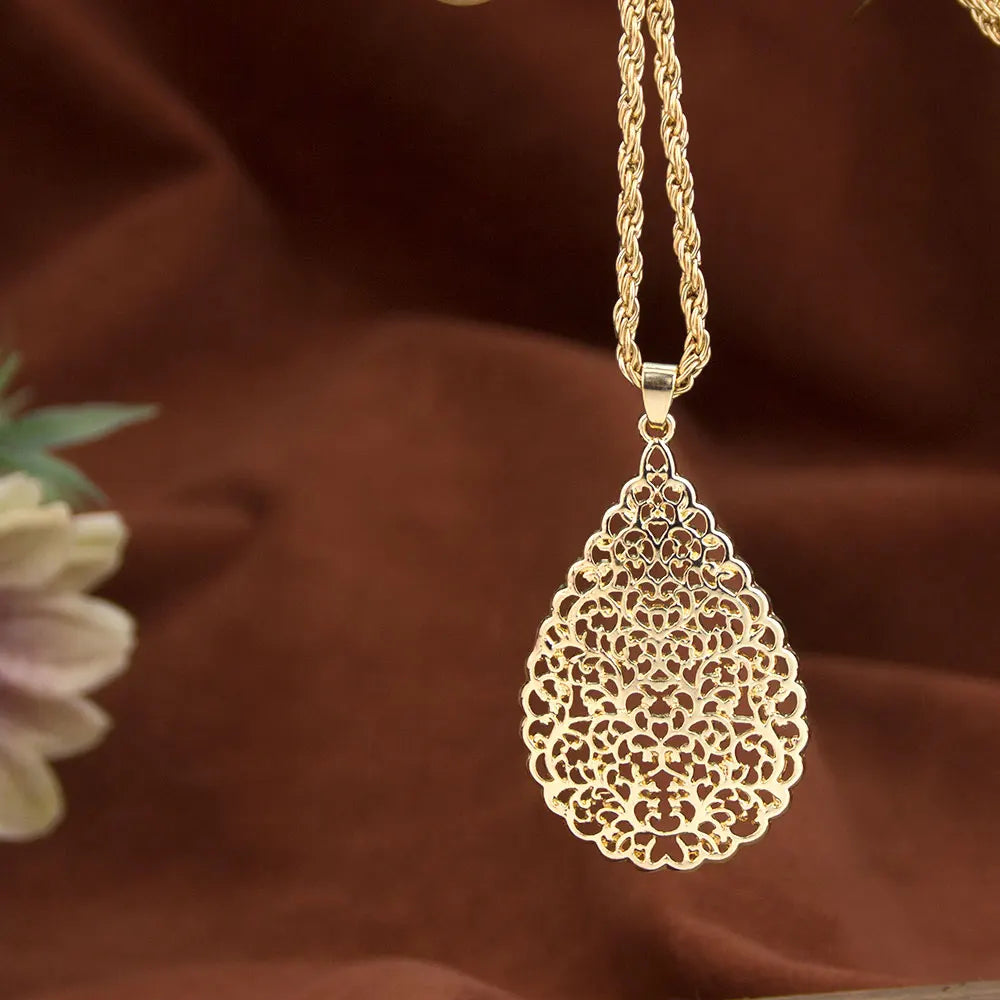 Boucles d'oreilles pendantes en doré