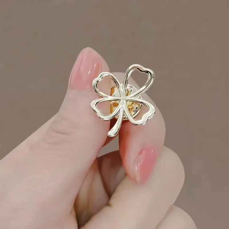 Broche fleur intemporelle