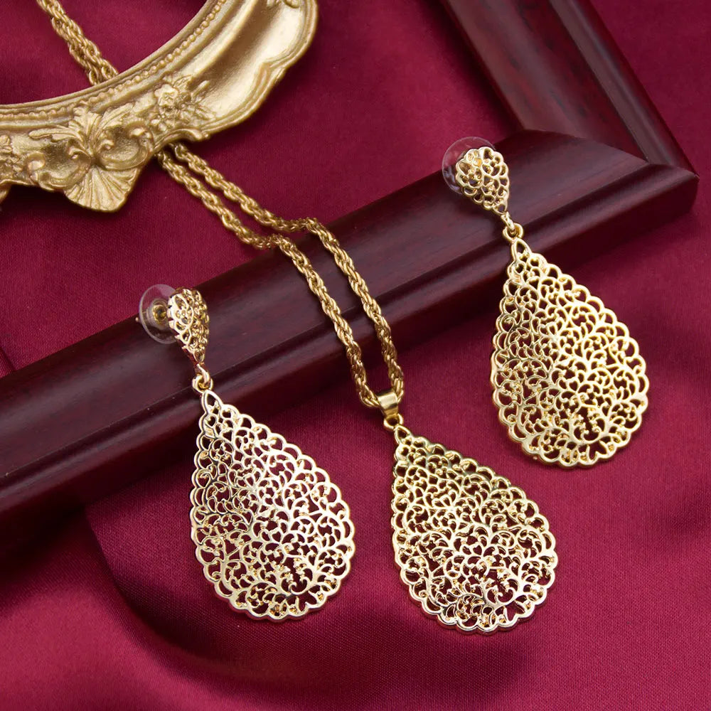 Boucles d'oreilles pendantes en doré
