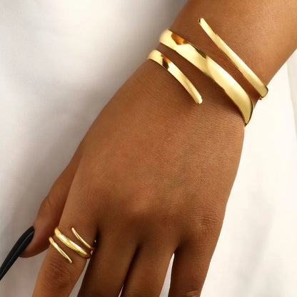 Bracelet jonc géométrique en doré