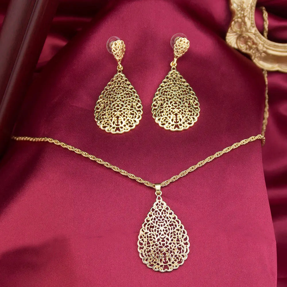 Boucles d'oreilles pendantes en doré
