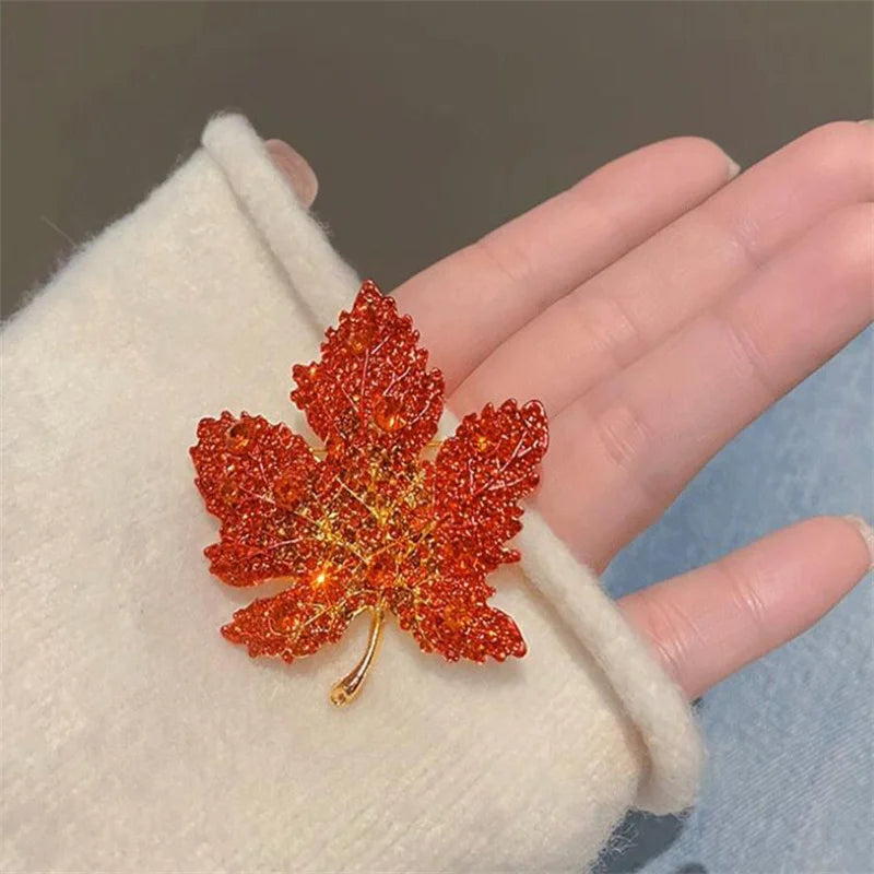 Broche feuille en cristal