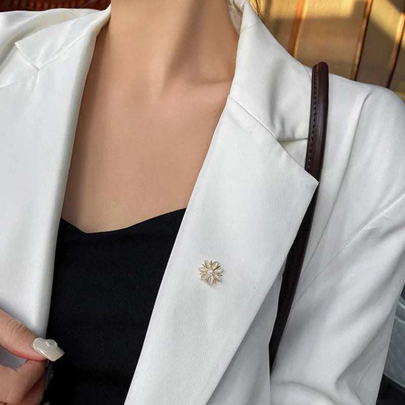 Broche fleur intemporelle