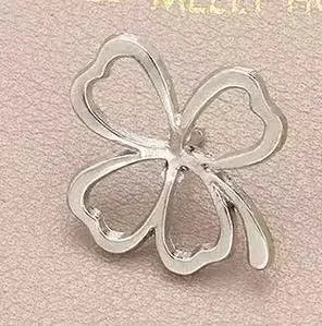 Broche fleur intemporelle