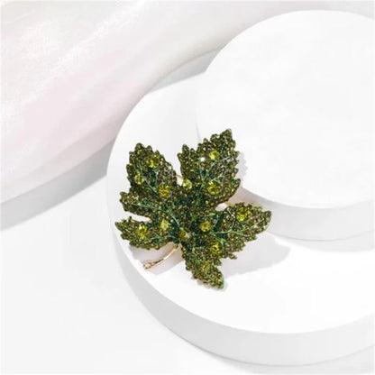 Broche feuille en cristal
