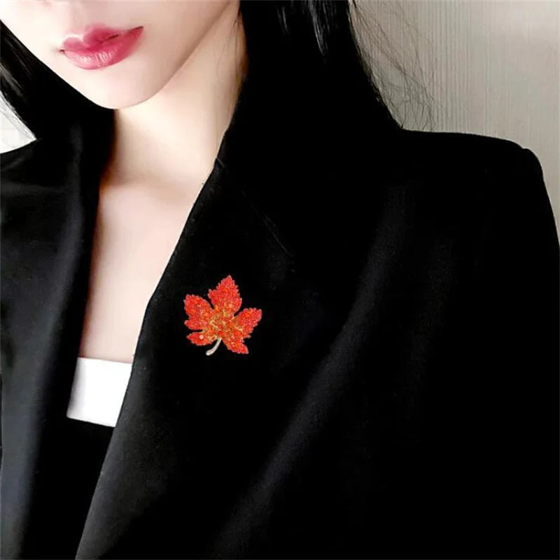 Broche feuille en cristal