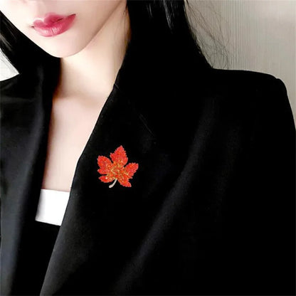 Broche feuille en cristal