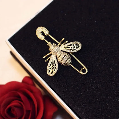 Broche abeille en cristal