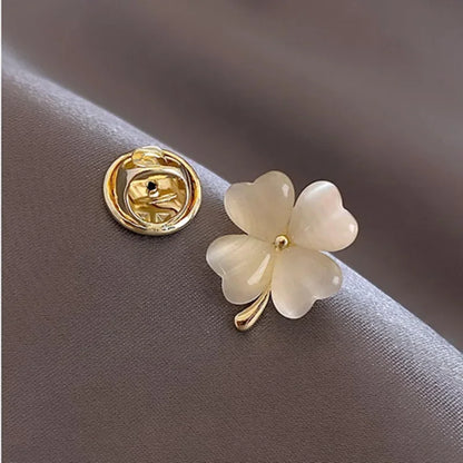Broche fleur intemporelle