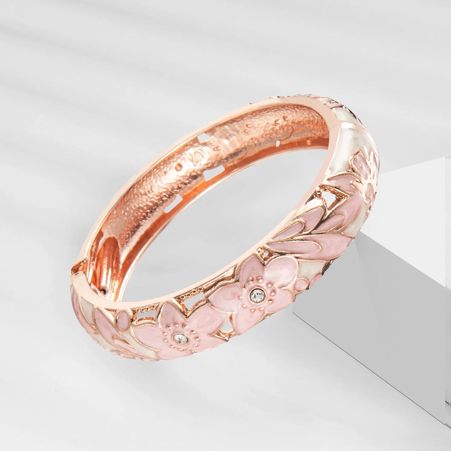 Bracelet jonc en émail