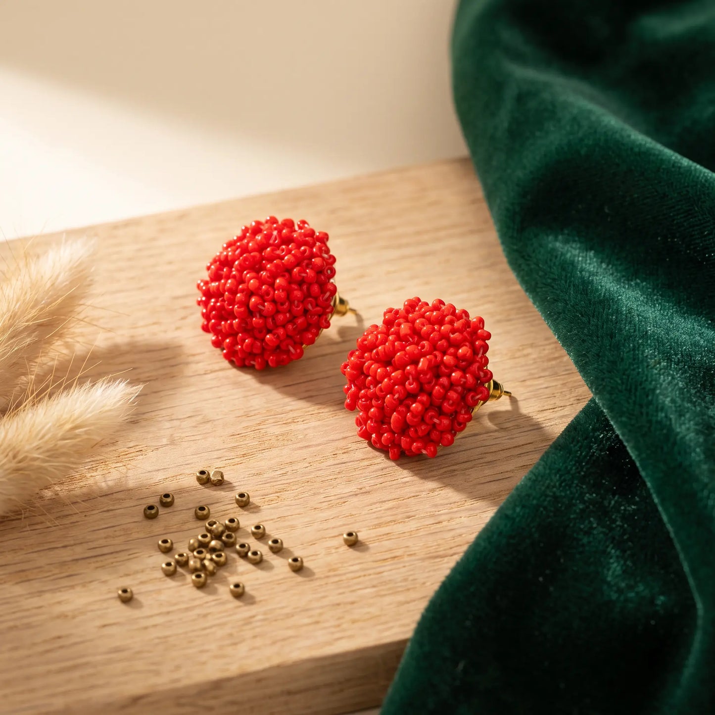 Boucles d'oreilles puces colorées