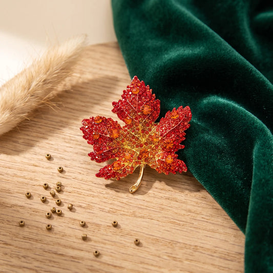Broche feuille en cristal
